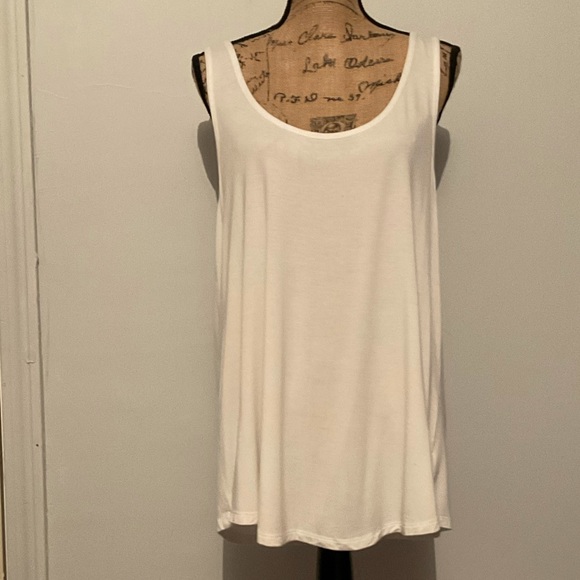 White Torrid tank size 2x - Picture 2 of 4